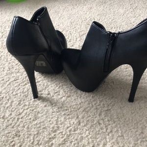 🖤Forever 21 Black Heels 🖤